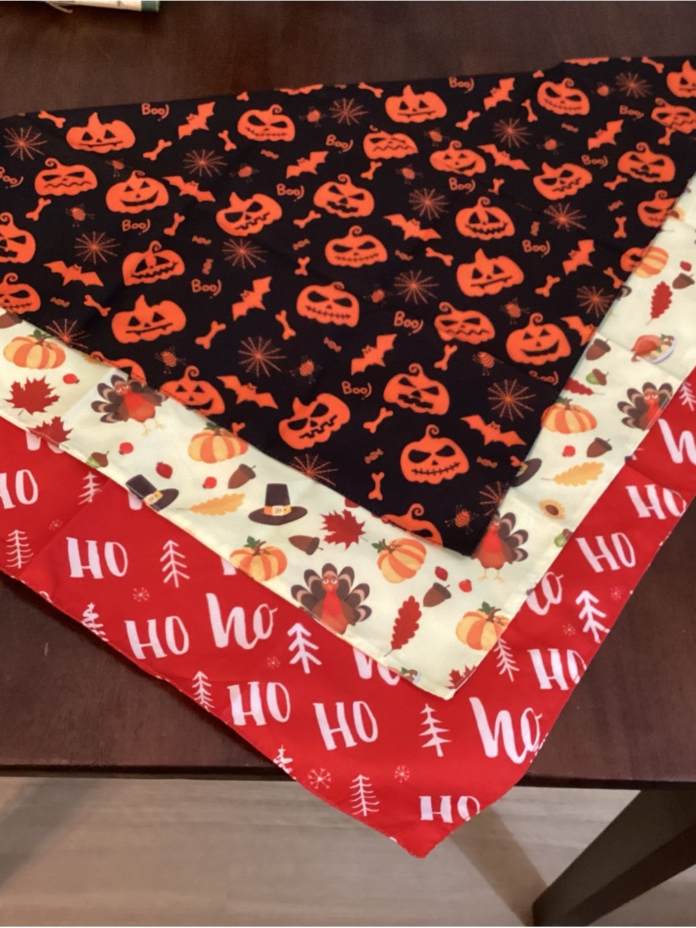 Pet Festive Holiday Triangular Bandana Set - Black, Cream & Red